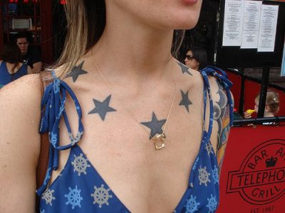 Estrellas en el cuello