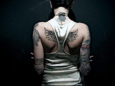 tattoo de alas para mujer