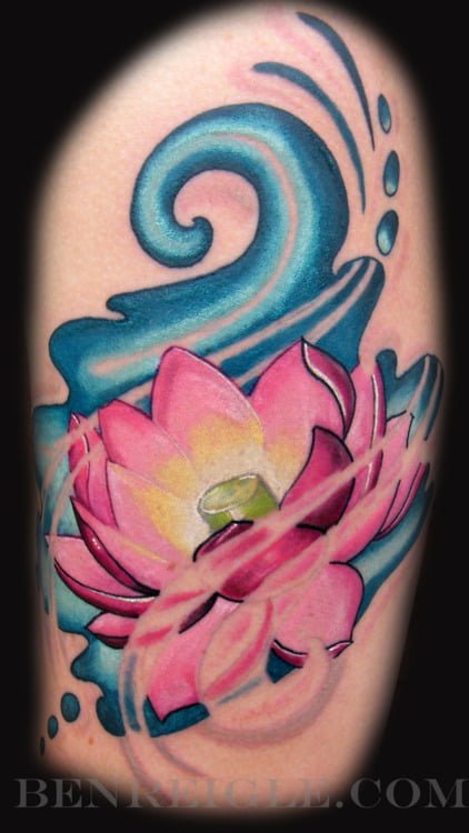 tatuaje flor en el brazo