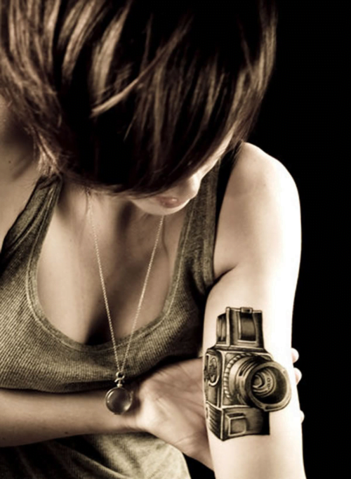 Tatuaje cámara fotográfica
