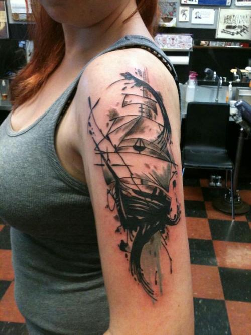 Tattoo en brazo de mujer