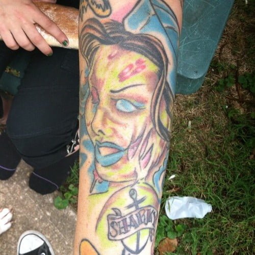tatuaje chica zombie