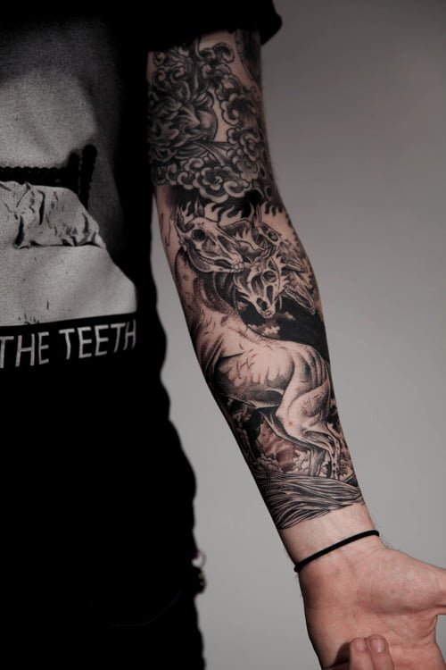 brazo tatuado