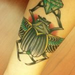 Tatuaje escarabajo egipcio