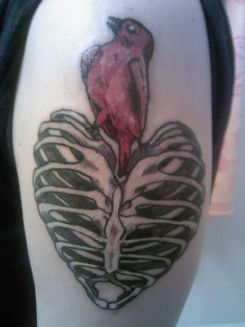 Tatuaje corazón de huesos Heart of bones