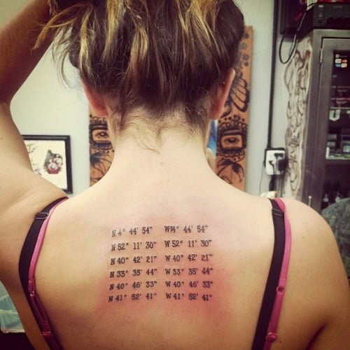 tatuaje en la espalda de mujer