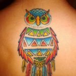 Tatuaje búho en la espalda
