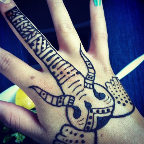 Tatuaje de elefante en henna