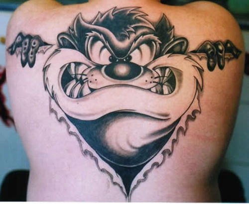 Tatuaje de taz en la espalda