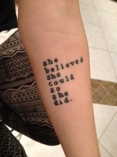 frases en inglés tatuadas en el antebrazo