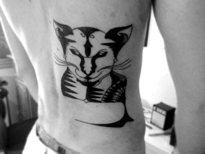 Tatuaje tipo stencil de gato