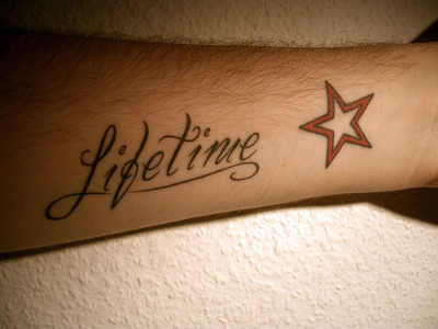 tatuaje lifetime y estrella