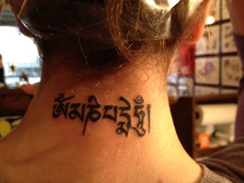 Tatuaje manta Om Mani Padme Hum