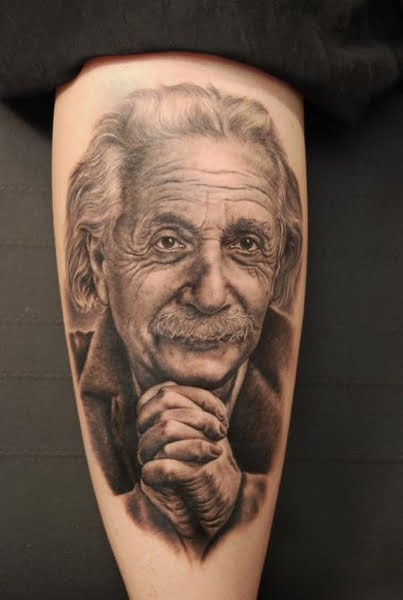 tatuaje retrato de Albert Einstein