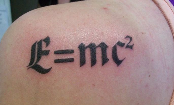 E=mc2 tatuaje