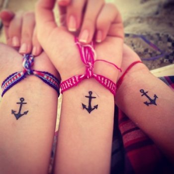 Tatuajes entre amigas