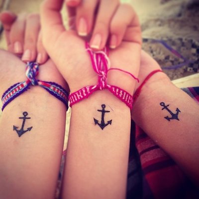 Tatuajes entre amigas