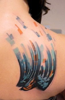 Tatuaje pájaro en la espalda