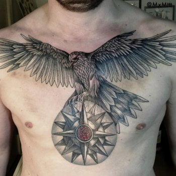 Tatuaje águila en el pecho
