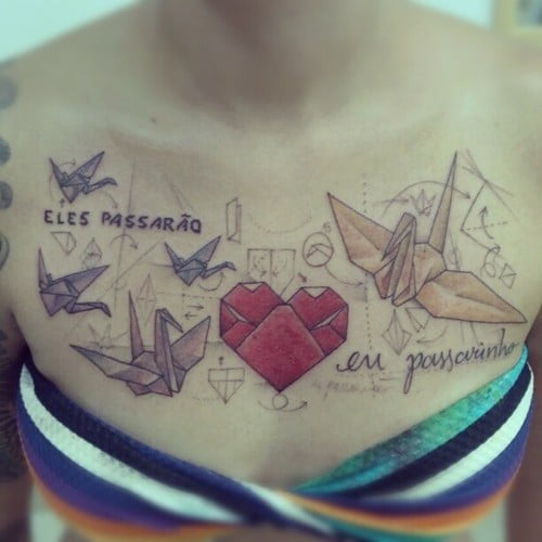 Tatuaje figuras de origami en el pecho