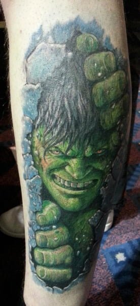 Tatuaje Hulk en el brazo