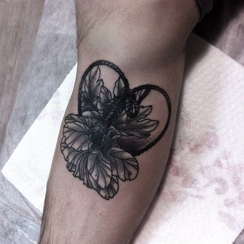 Tatuaje corazón floral