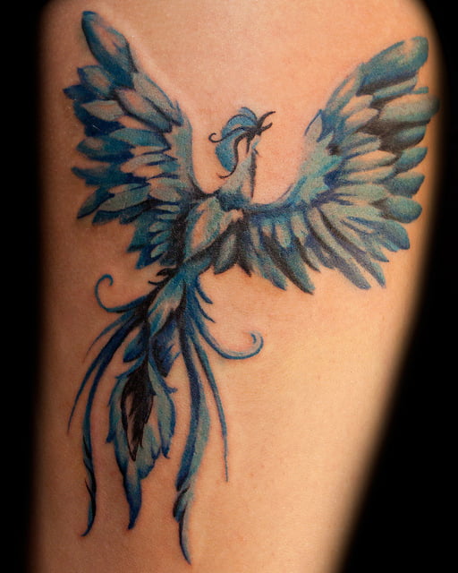 Tatuaje de fénix color azul