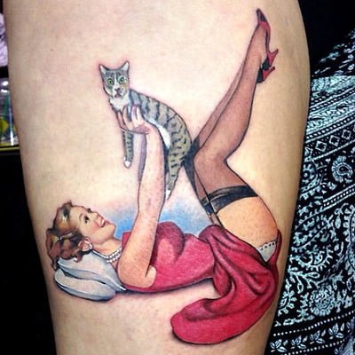 Tatuaje de Pin-up con gato