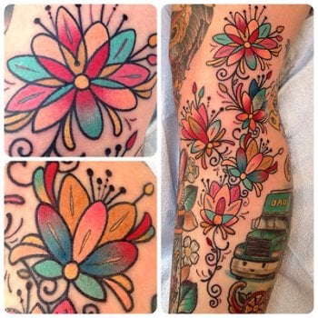 Tatuaje flores multicolor