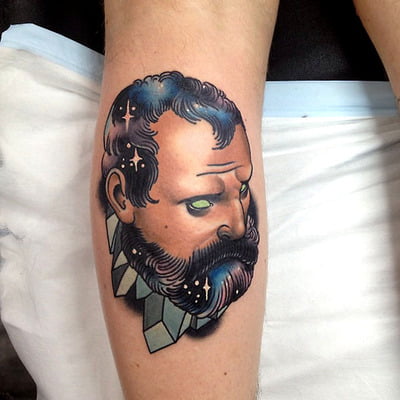 Tatuaje hombre barbado