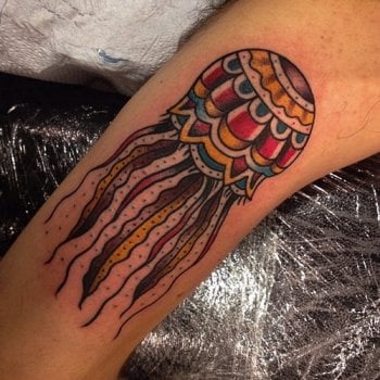 Tatuaje medusa colores