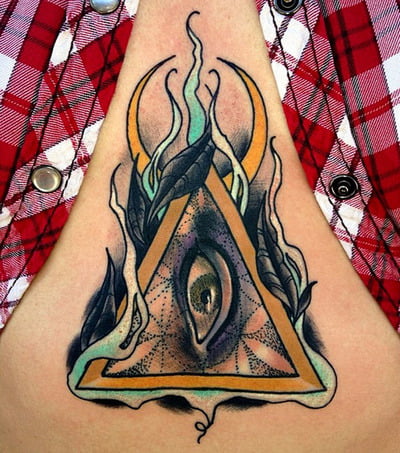Tatuaje ojo abdomen