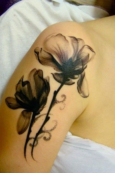 Tatuaje flores blancas y negras