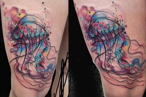 Tatuaje medusa colores