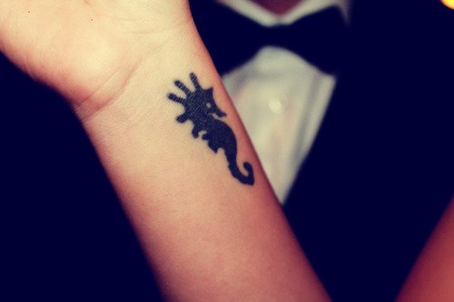Tatuaje caballito mar