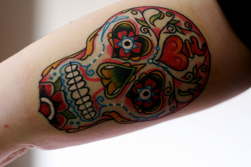 Tatuaje calavera decorada
