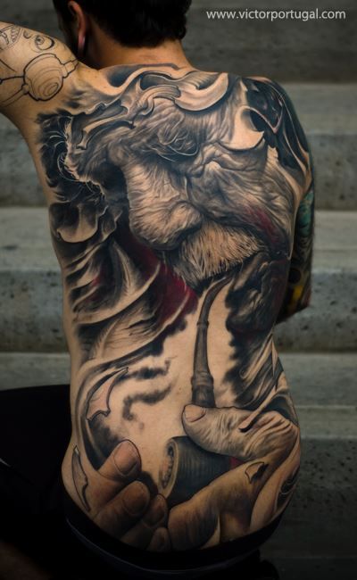 Tatuaje hombre fumando pipa