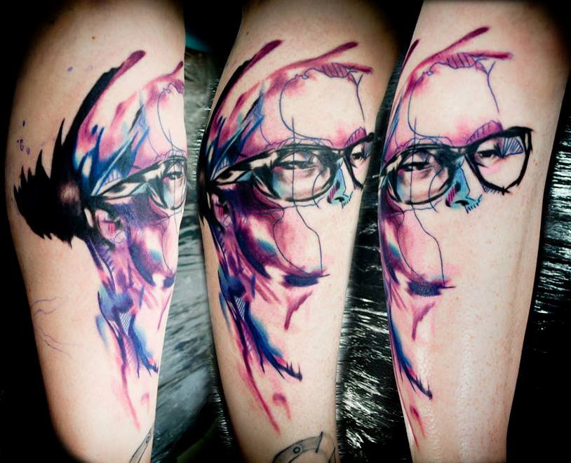 Tatuaje rostro con gafas