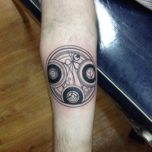 Tatuaje símbolo Doctor Who