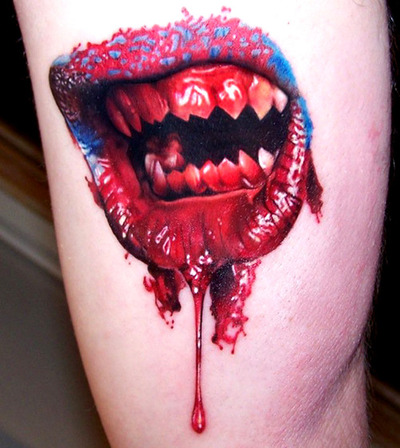 Tatuaje boca vampírica