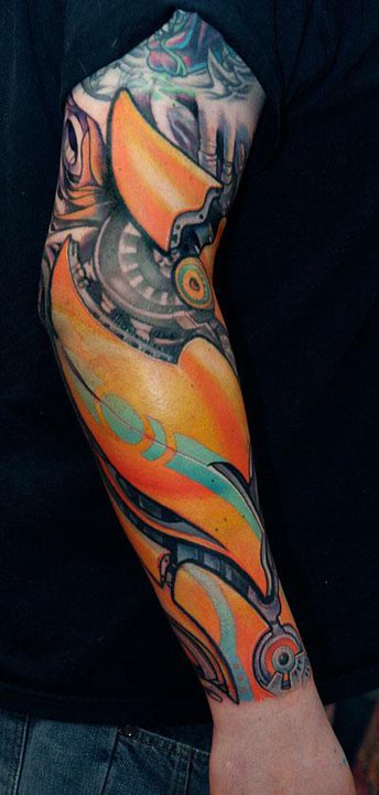 Tatuaje brazo robótico