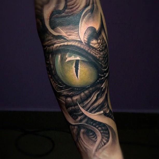 Tatuaje ojo reptil