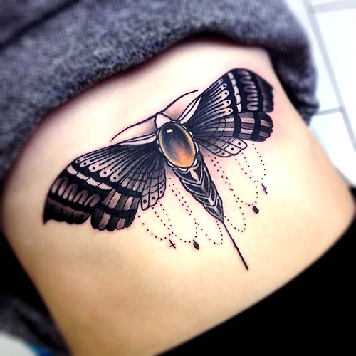 Tatuaje insecto gris