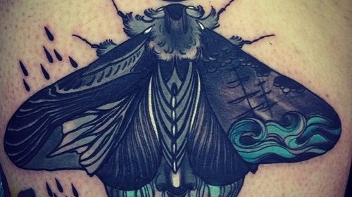 Tatuaje mariposa oscura