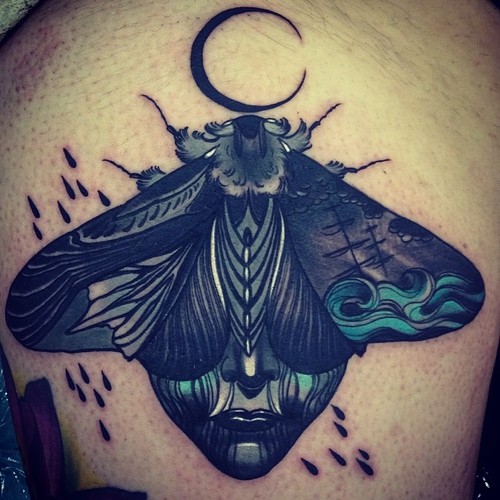 Tatuaje mariposa oscura