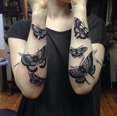 Tatuaje mariposas volando