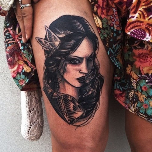 Tatuaje mujer con mariposas