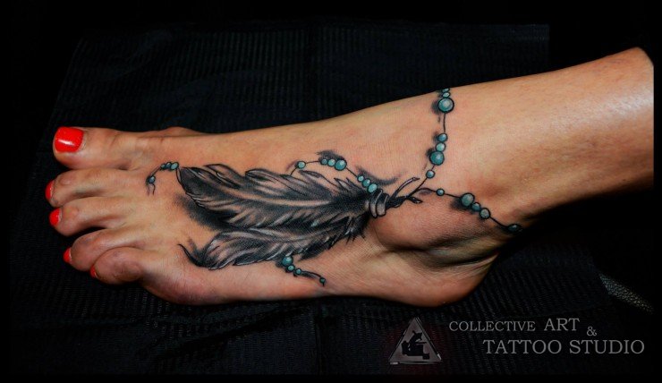 Tatuaje plumas pie