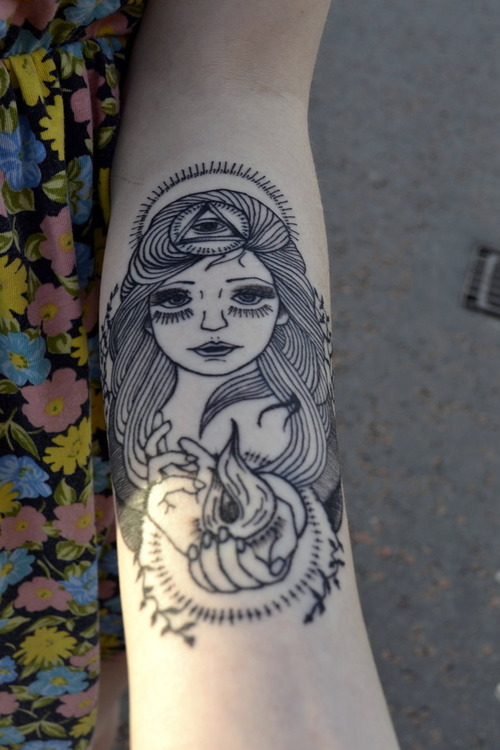 tatuaje diosa conocimiento