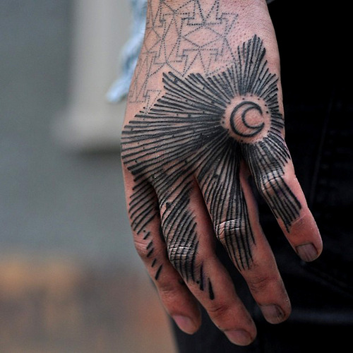 Tatuaje luna resplandeciente